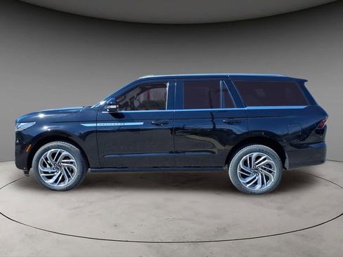New 2026 Lincoln Navigator Reserve AWD/4WD image 2