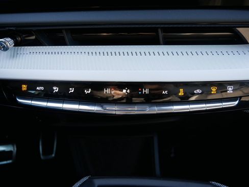 New 2026 Cadillac Optiq Luxury 1 image 21