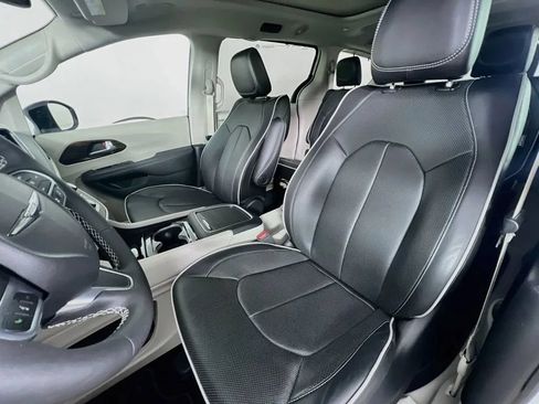 Used 2024 Chrysler Pacifica Limited FWD image 22