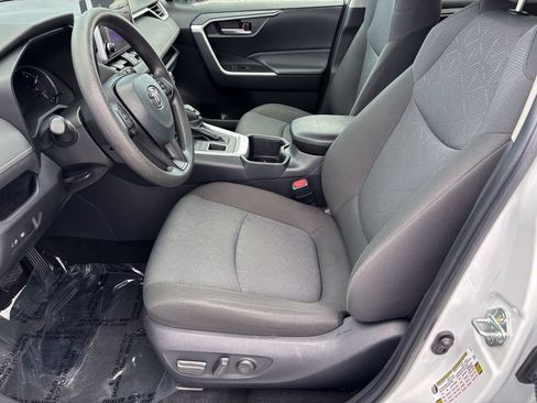 Used 2025 Toyota RAV4 XLE AWD/4WD image 18