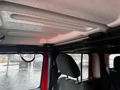 Certified 2022 Jeep Gladiator Willys image 38