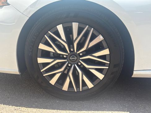 Used 2025 Nissan Altima 2.5 SV FWD image 28