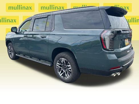 Used 2025 Chevrolet Suburban Z71 w/ Comfort Package AWD/4WD image 12