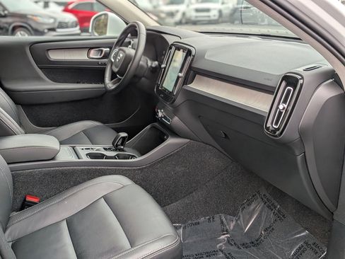 Used 2025 Volvo XC40 B5 Core image 22