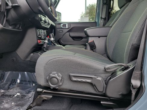 Used 2024 Jeep Wrangler Willys image 16
