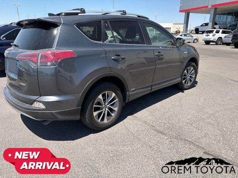 Used 2018 Toyota RAV4 LE AWD/4WD image 14