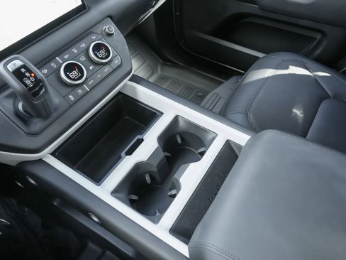 Used 2025 Land Rover Defender 110 S image 11