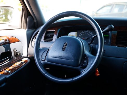 Used 1999 Lincoln Town Car Executive image 32