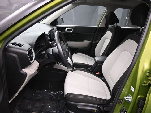 Certified 2023 Hyundai Venue SEL FWD image 19