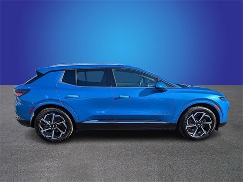 Used 2025 Chevrolet Equinox EV LT w/ Convenience Package image 6