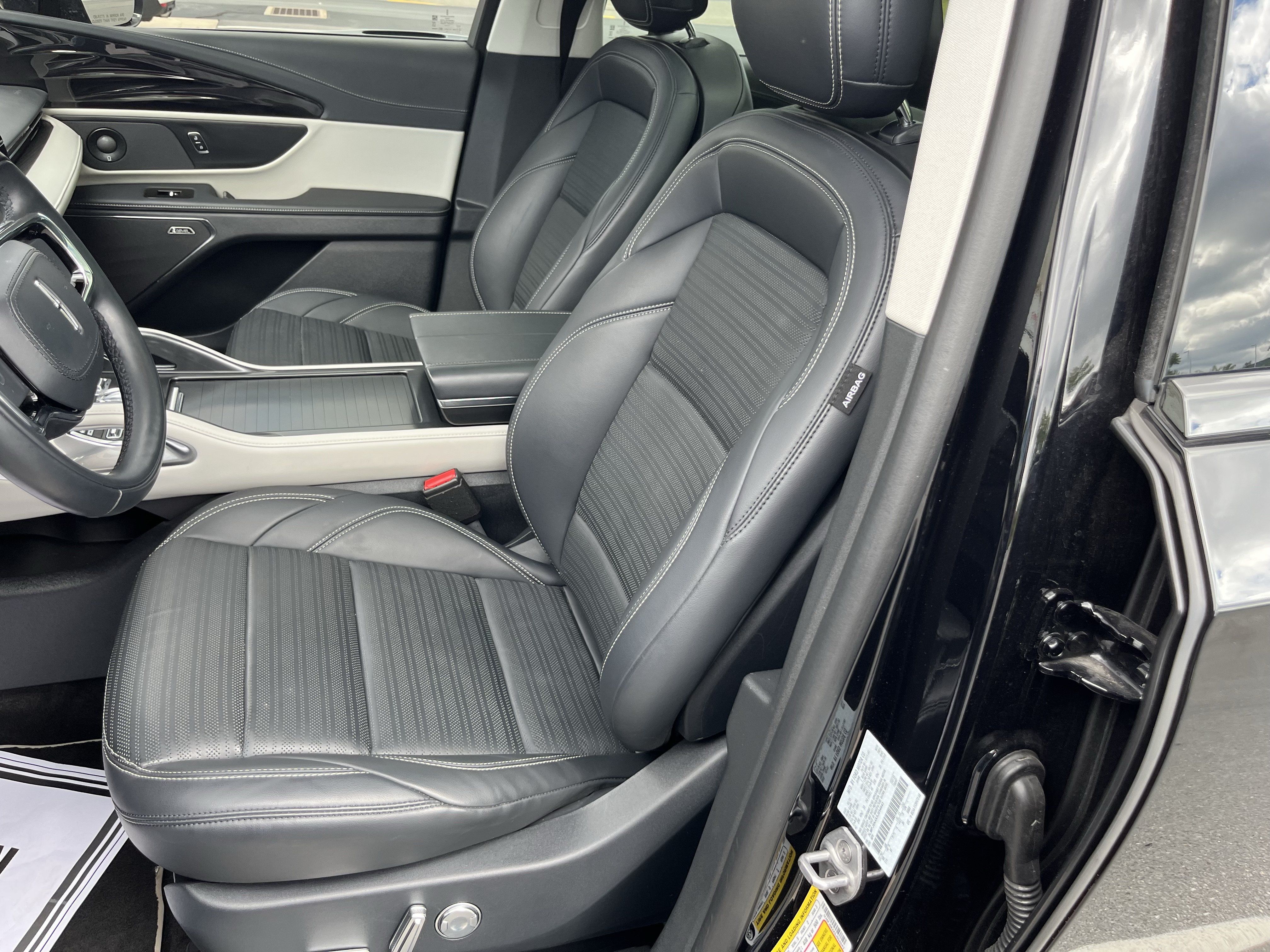 Used 2025 Lincoln Nautilus Reserve AWD/4WD image 16