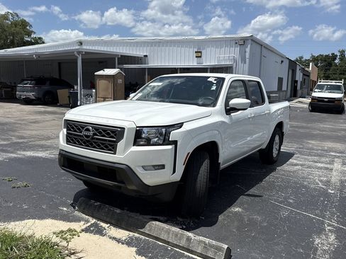 Used 2024 Nissan Frontier SV w/ SV Convenience Package RWD image 2