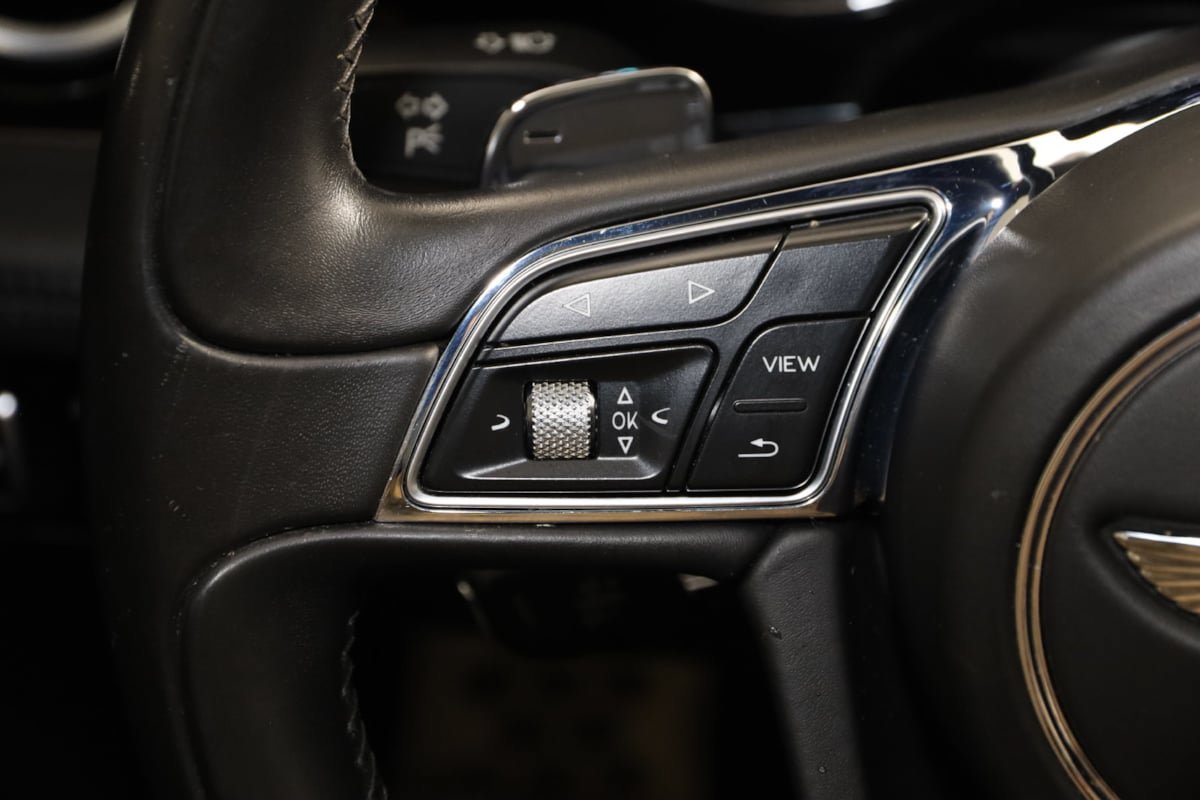 Used 2018 Bentley Bentayga AWD/4WD image 47