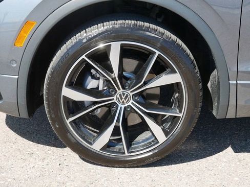 Certified 2023 Volkswagen Tiguan SEL R-Line image 9