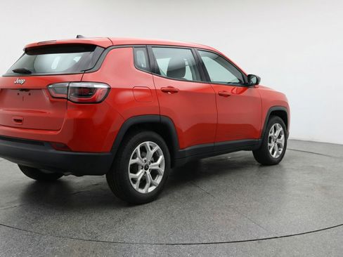 Used 2025 Jeep Compass Latitude AWD/4WD image 9