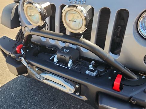 Used 2016 Jeep Wrangler Rubicon AWD/4WD image 15