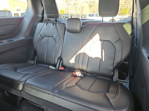 New 2026 Chrysler Pacifica Select image 20