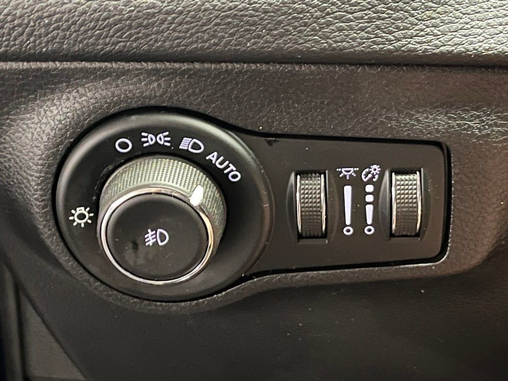 Used 2019 Jeep Compass Trailhawk w/ Leather Interior Group AWD/4WD image 15