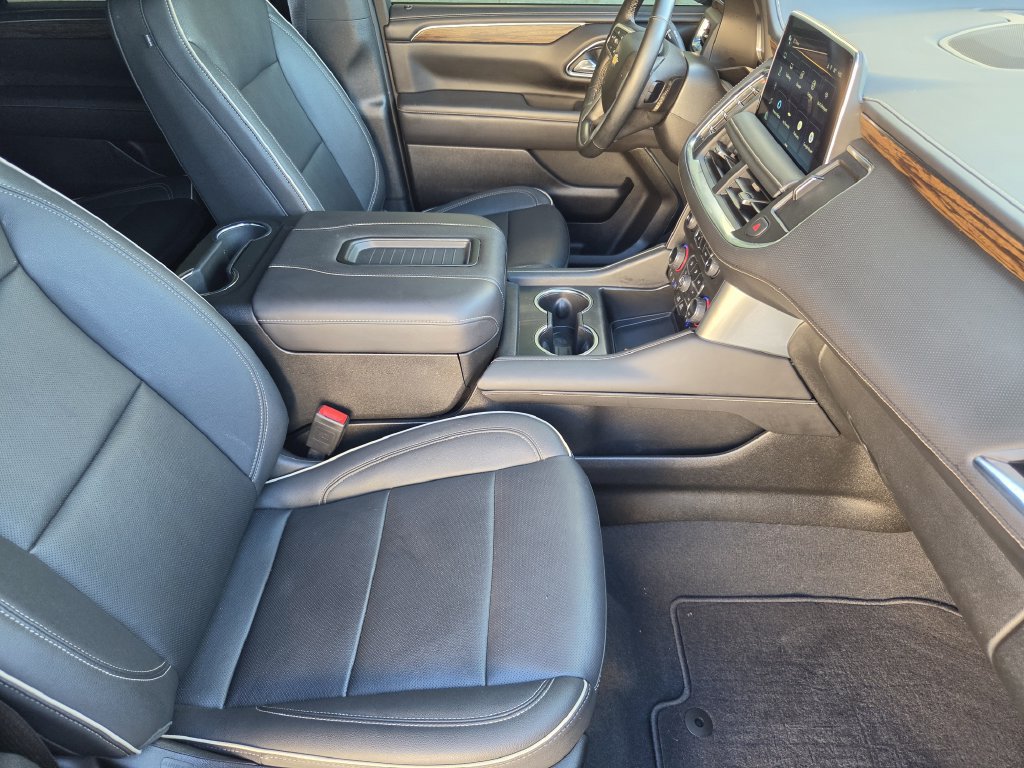 Used 2023 Chevrolet Suburban Premier w/ Premium Package RWD image 12