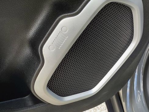 Used 2020 Jeep Renegade Sport w/ Sport Appearance Group FWD image 13