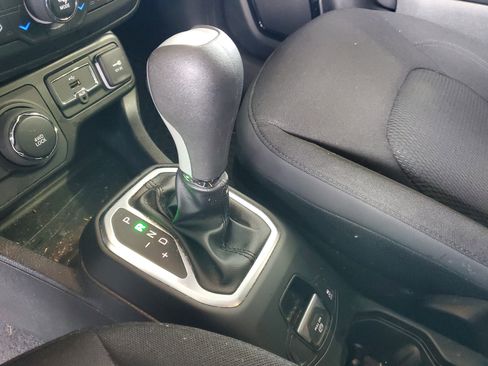 Used 2020 Jeep Renegade Altitude AWD/4WD image 29