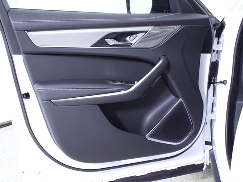 New 2026 Jaguar F-PACE R-Dynamic S image 15