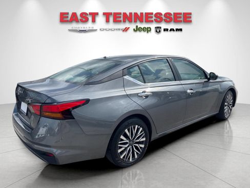 Used 2025 Nissan Altima 2.5 SV FWD image 3