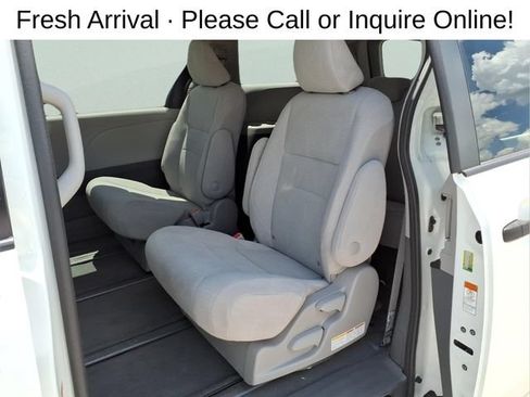 Used 2020 Toyota Sienna L FWD image 22