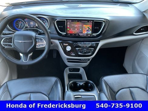 Used 2024 Chrysler Pacifica Touring-L FWD image 47