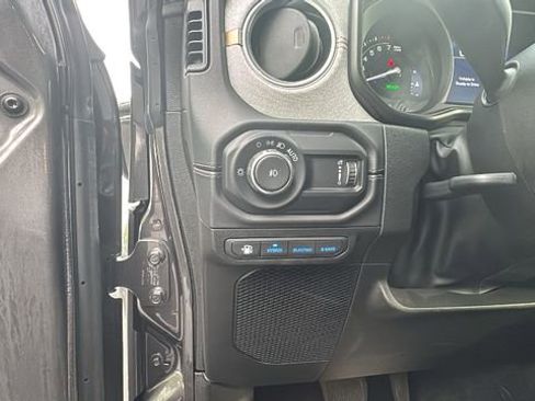 Used 2025 Jeep Wrangler Unlimited Sahara w/ Safety Group AWD/4WD image 15