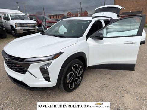 Used 2024 Chevrolet Trax RS w/ Sunroof Package image 22