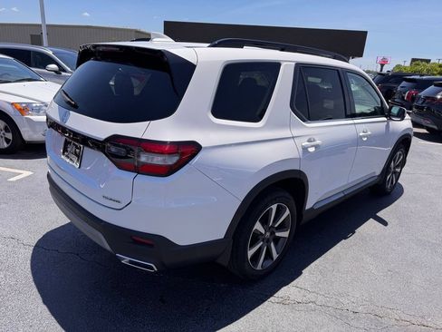 Used 2023 Honda Pilot Touring image 5