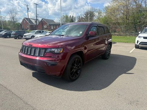 Used 2020 Jeep Grand Cherokee Altitude AWD/4WD image 3