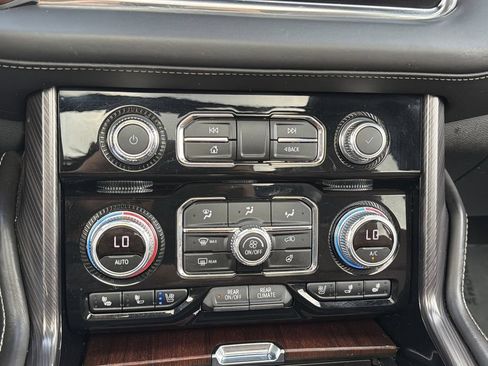 Used 2023 GMC Yukon Denali Ultimate AWD/4WD image 6