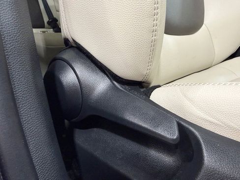 Used 2022 Toyota Corolla Cross XLE image 15