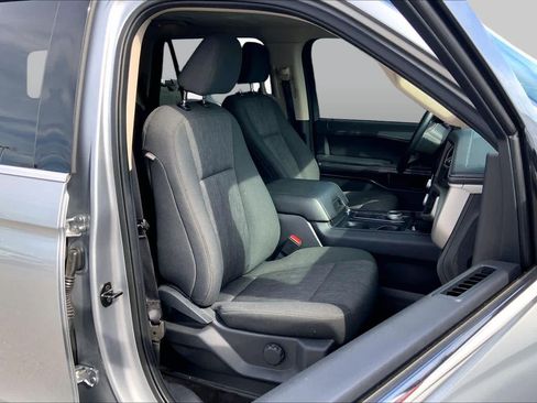 Certified 2022 Ford Expedition XLT RWD image 9