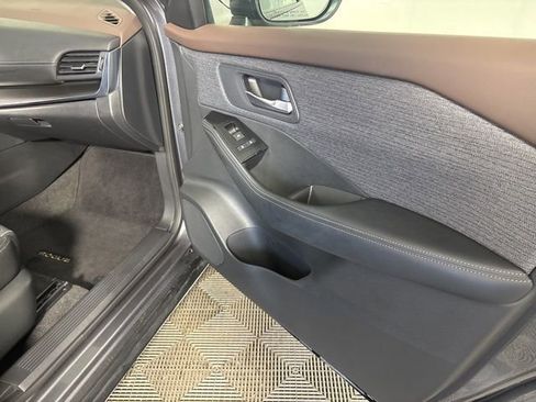 Used 2023 Nissan Rogue SV AWD/4WD image 28