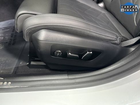 Used 2025 BMW 530i xDrive w/ Premium Package image 8