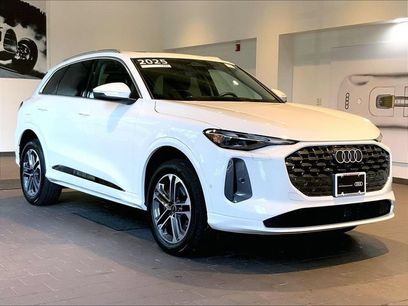 Used 2025 Audi Q5 Premium w/ Convenience Package