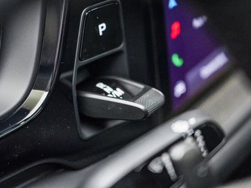 Used 2025 Porsche Cayenne GTS image 24