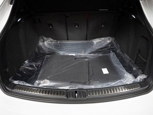 Used 2024 Porsche Macan image 16