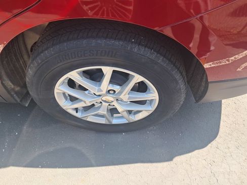 Used 2023 Chevrolet Equinox LT AWD/4WD image 9
