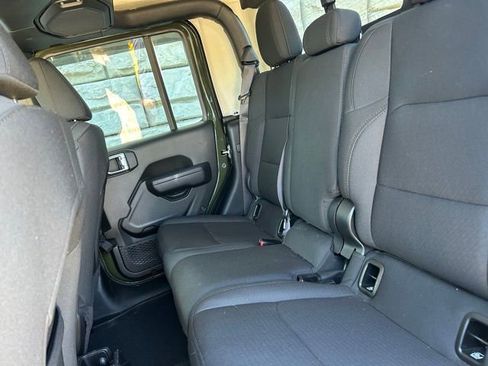 Certified 2023 Jeep Gladiator Sport AWD/4WD image 9
