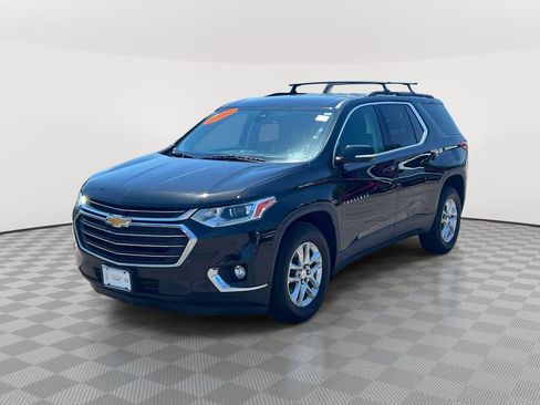Used 2020 Chevrolet Traverse LT w/ Driver Confidence II Package AWD/4WD image 3