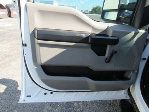 Used 2017 Ford F550 2WD Crew Cab Super Duty image 39