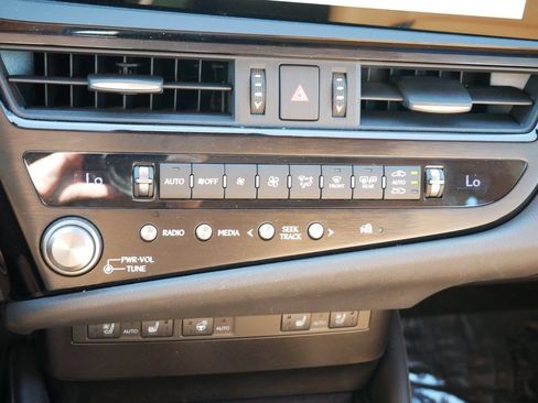 Certified 2024 Lexus ES 250 w/ Premium Package AWD/4WD image 22
