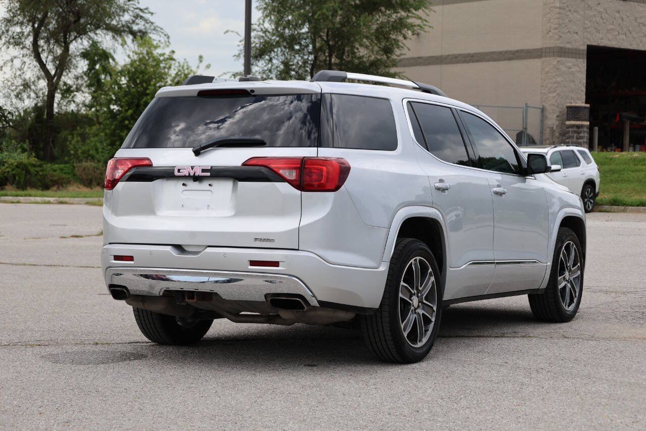 Used 2018 GMC Acadia Denali w/ Technology Package AWD/4WD image 9