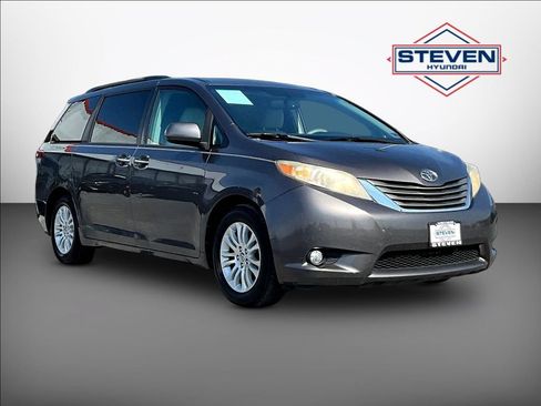 Used 2012 Toyota Sienna XLE w/ Premium Pkg FWD image 1