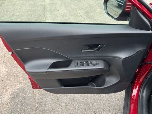 Used 2025 Hyundai Kona SEL image 18