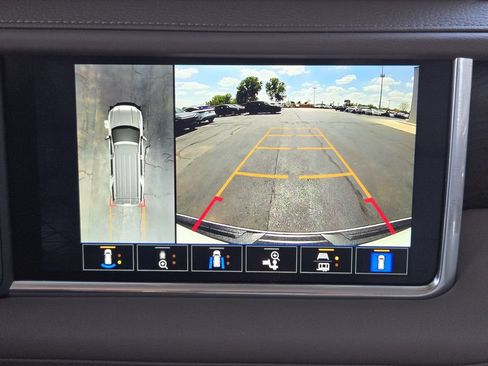 Used 2024 GMC Yukon XL Denali AWD/4WD image 19